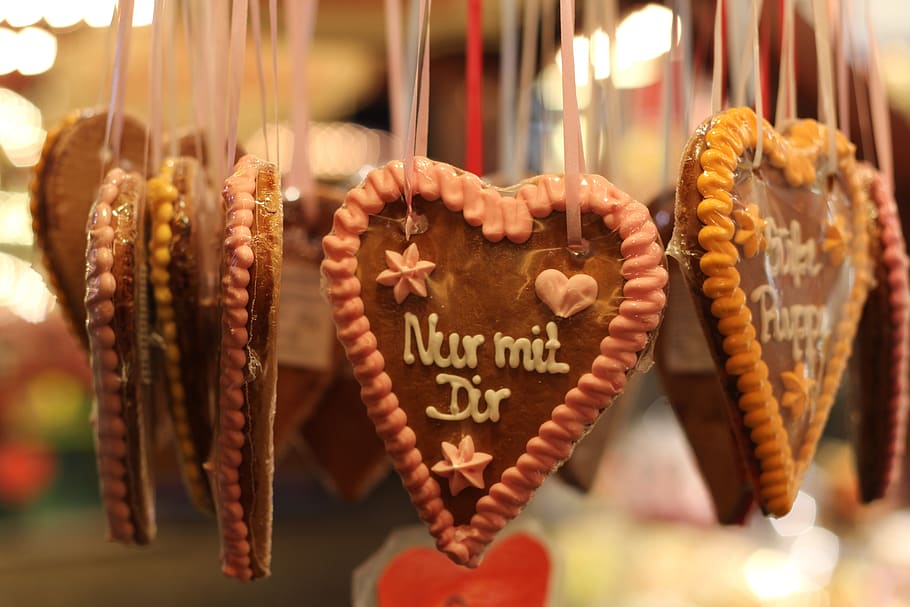 gingerbread, gingerbread heart, gingerbread hearts, heart, frosting, sweet, colorful, sweetness, sugar font, delicious