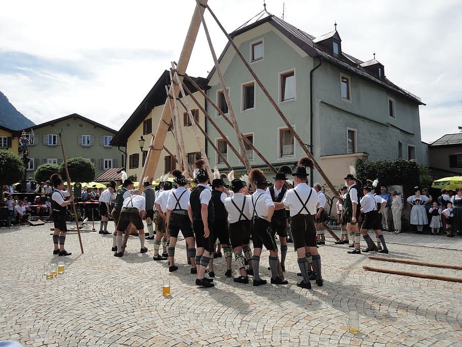 maypole, customs, bavarian traditions, bavaria, berchtesgaden, may, setting up, tradition, chiemgau, crowd