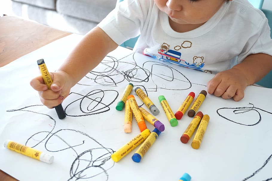 toddler, holding, crayon, front, white, printing paper, oekaki, drawing, children, graffiti