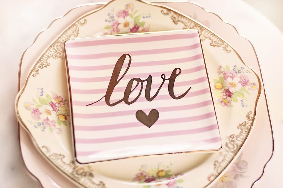 cuadrado, blanco, rosado, rayado, amor, impreso, cerámico, plato, día de San Valentín, San Valentín