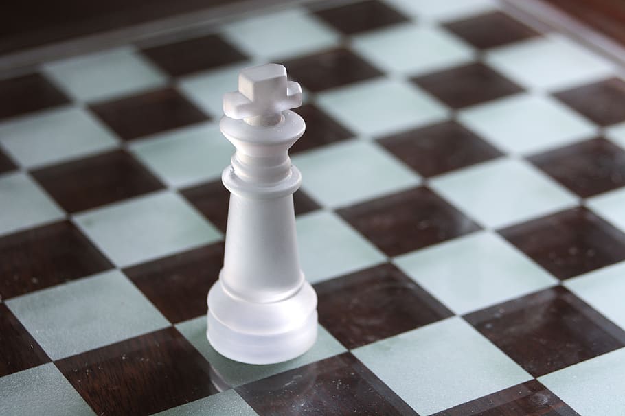 king, chess, white, chessboard, game, one, board, black, pattern, board game