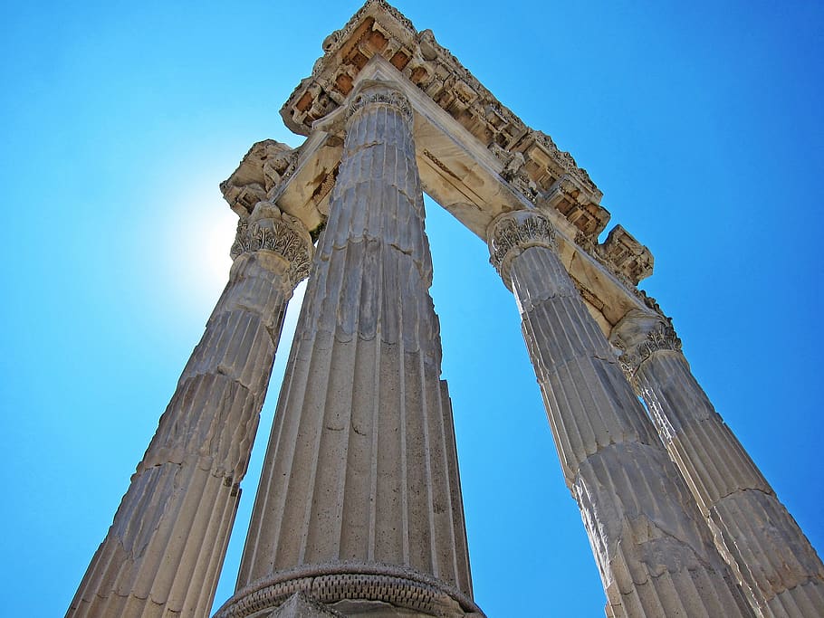 pérgamo, colunas, caneladas, romano, sol, arqueologia, arquitetura, grécia, grego, branco