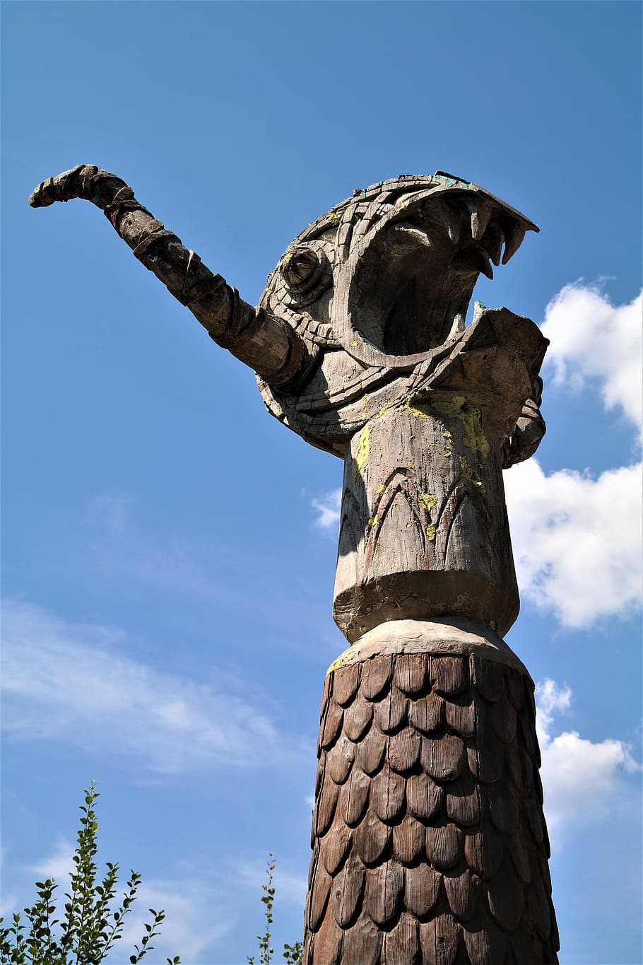 escultura, escama, vikingo, wickie y los hombres fuertes, la estaca del pueblo, cielo, vista de ángulo bajo, nube - cielo, arte y artesanía, arquitectura