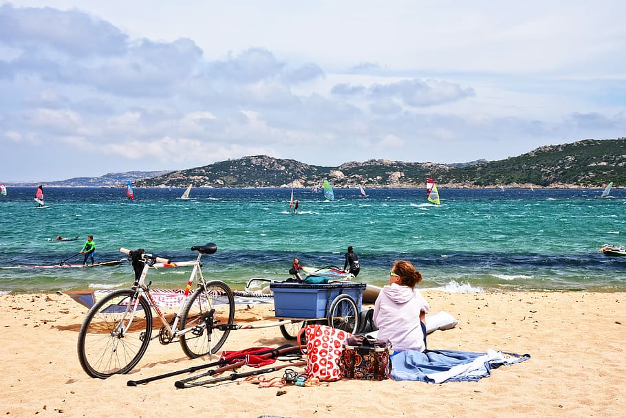 mujer, picnic, playa, durante el día, windsurf, mar, agua, deporte, acción, deporte de acción