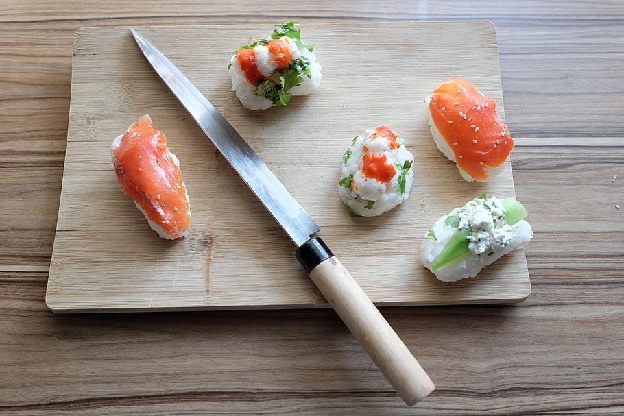 Sushi, Comer, Pescado, Cuchillo, Cocinar, Alimentos, delicioso, gourmet, salmón, preparación