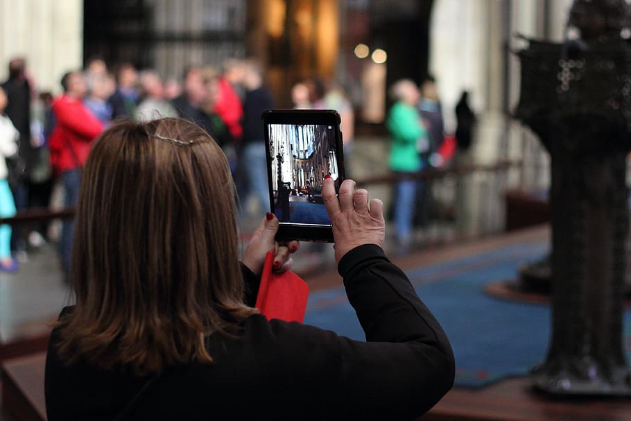 woman, holding, ipad, taking, photograph, photo tourists, places of interest, tablet, tourists, photographing