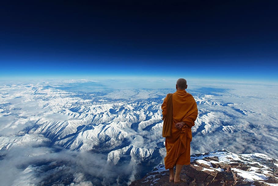monge, em pé, topo, montanha do cume, budista, budismo, meditação, iluminação, religião, fé