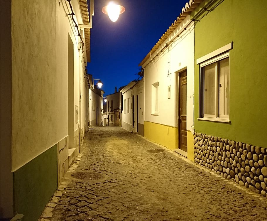 Vila piscatória, beco, noite, casas, mediterrâneo, portugal, iluminado, ninguém, arquitetura, ao ar livre