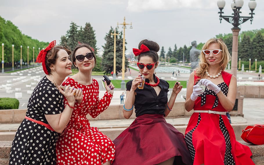 hipsters, girls, coquette, perfume, communication, rock'n'roll, pin-up girl, fortieth, peas, dresses vintage