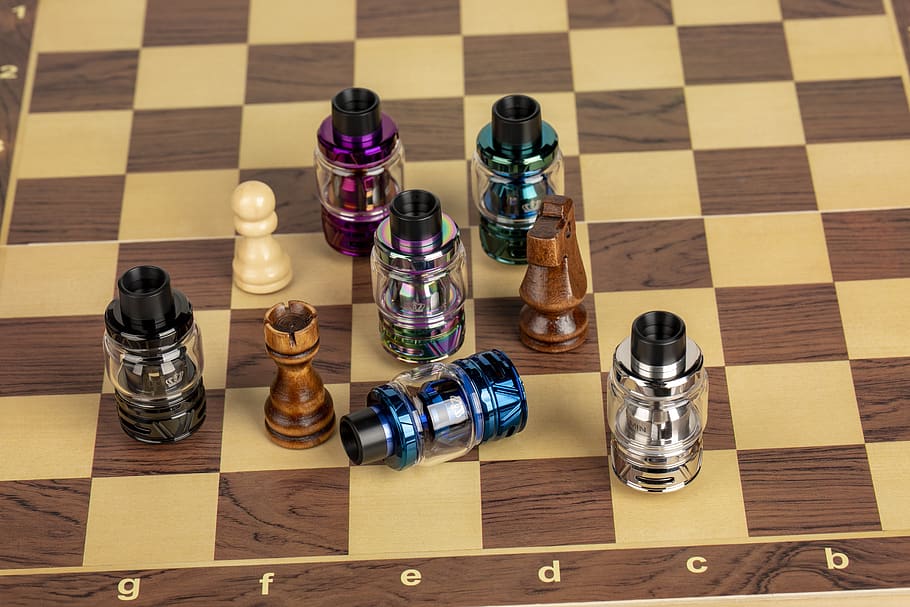 uwell, crown 4, crown4, crownⅳ, vape, electronic cigarette, preferably asheville, chess, indoors, board game