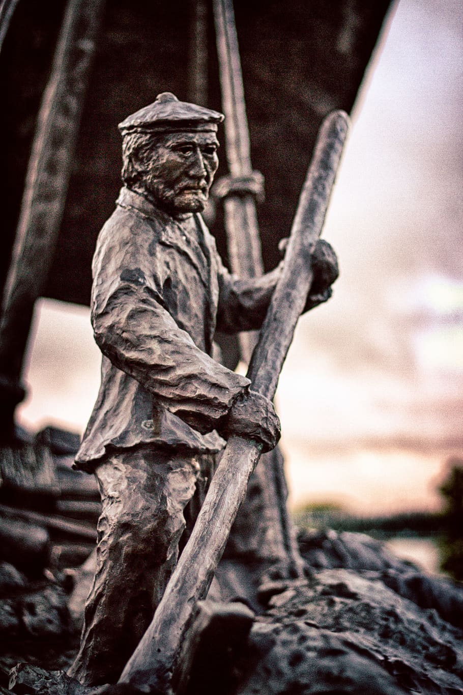 boatman, statue, selkirk, mb, human representation, sculpture, representation, male likeness, art and craft, focus on foreground