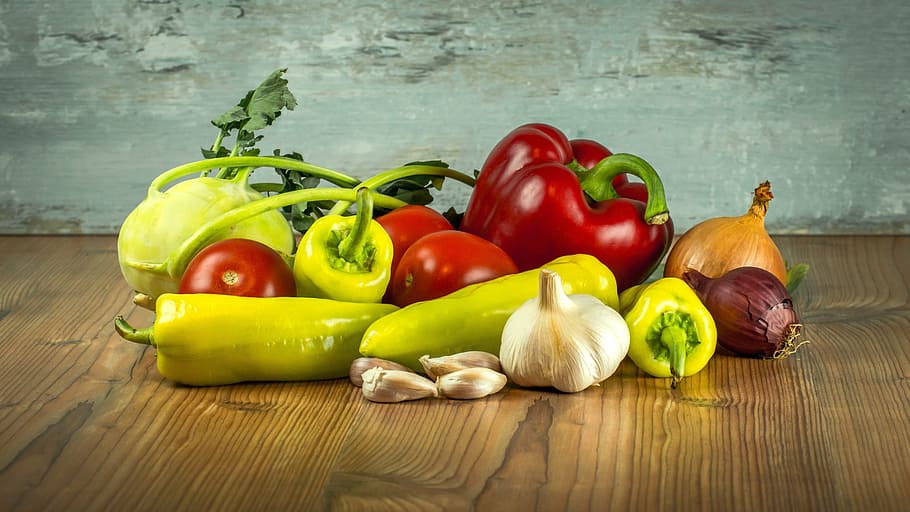 green, red, orange, vegetables, tomatoes, pepper, paprika, garlic, onions, kohlrabi