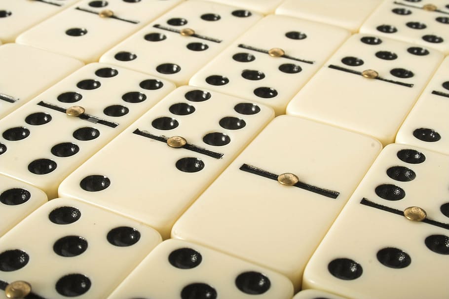 domino, game, counters, arts culture and entertainment, close-up, leisure activity, leisure games, number, indoors, technology