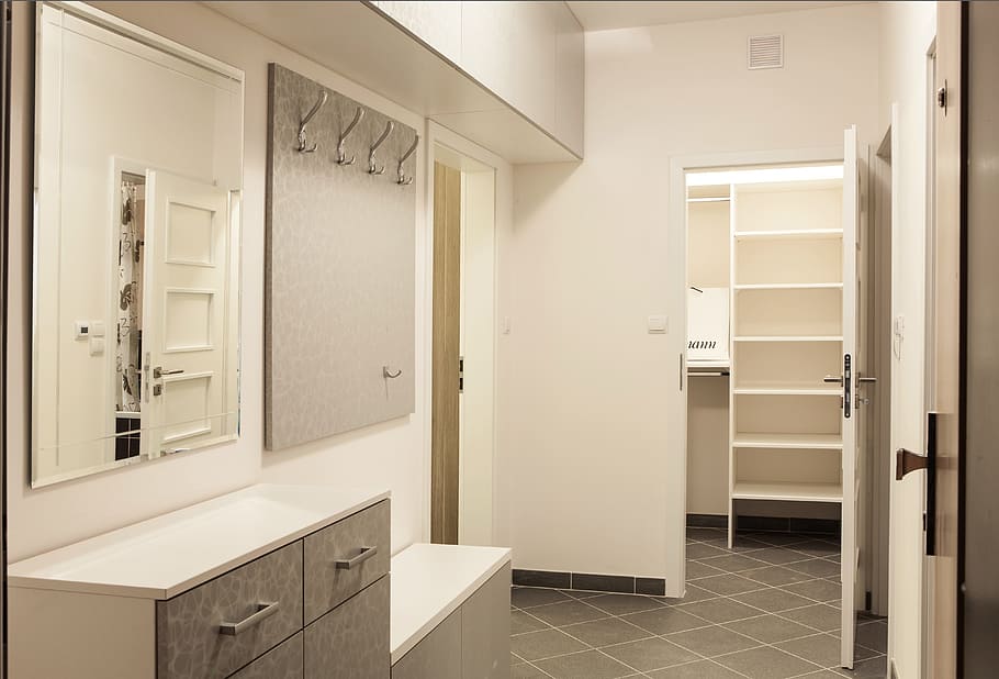 blanco, gris, de madera, tocador, espejo, ser, corredor, gabinete, clavija, el interior del guardarropa