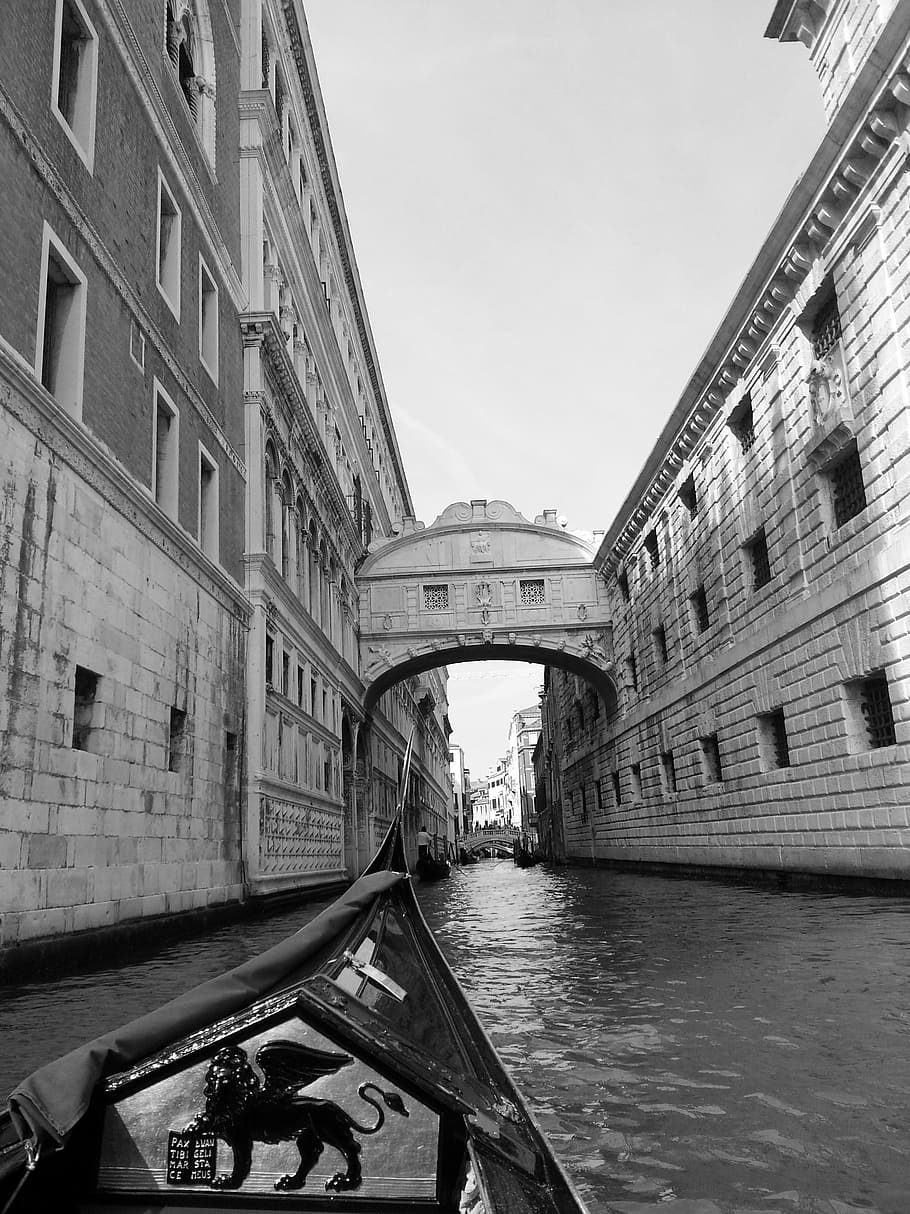 gondola, italy, venice, venezia, water, channel, boats, romantic, waterways, bridge of sighs