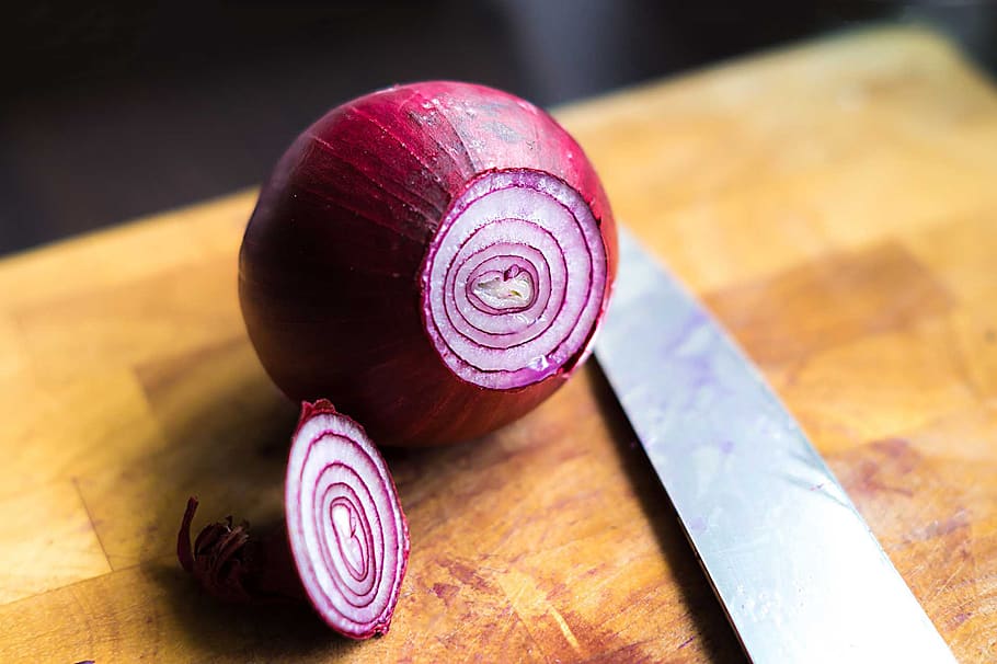 cook, close up, red onion, onion, cut, spiral, wood - material, close-up, table, indoors