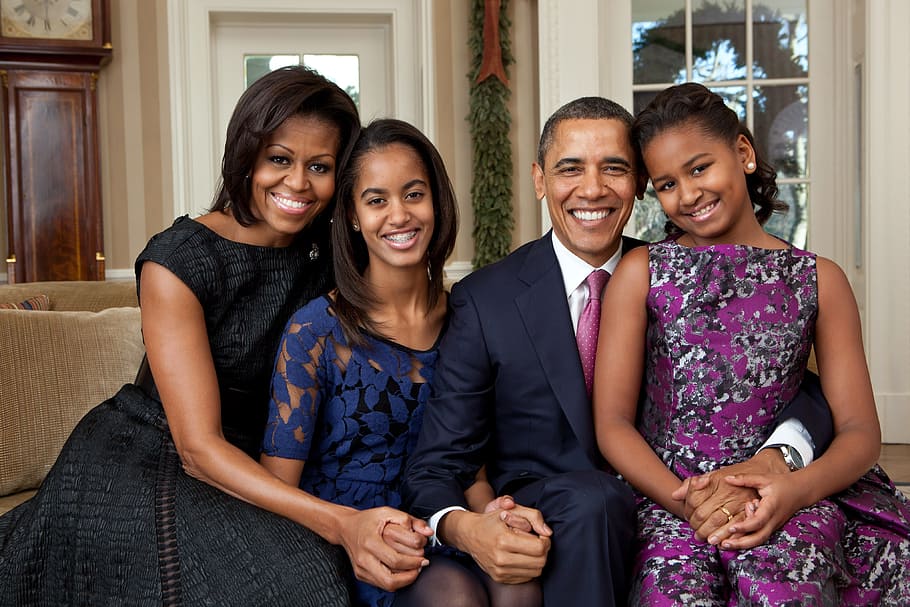 오바마 가족, 공식 초상화, 2011, 행복, 미셸 오바마, 미국의 46 번째 퍼스트 레이디, 말 리아 오바마 앤, 나타샤 오바마, 어린이, 소녀
