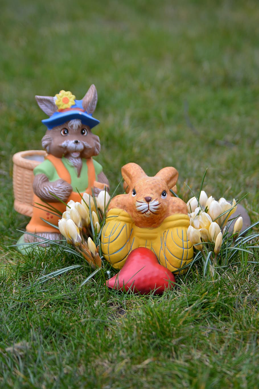 easter, deco, easter bunny, ceramic, figures, happy easter, grass, figure, deco-hase, easter theme