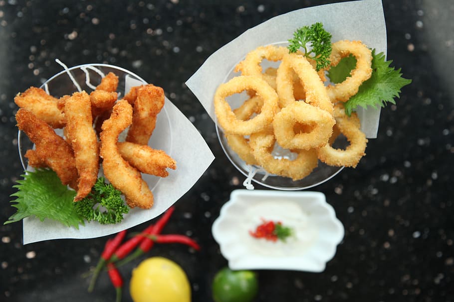 calamares with dipper, calamari, fried chicken fingers, snacks, deep fried, ready-to-eat, fried, food and drink, food, fast food