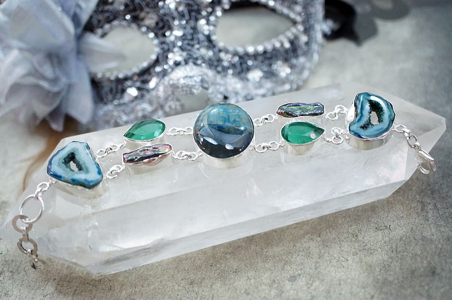 berbagai macam, batu permata, perhiasan, druzy, drusy, solar quartz, kuarsa, gelang, batu, permata