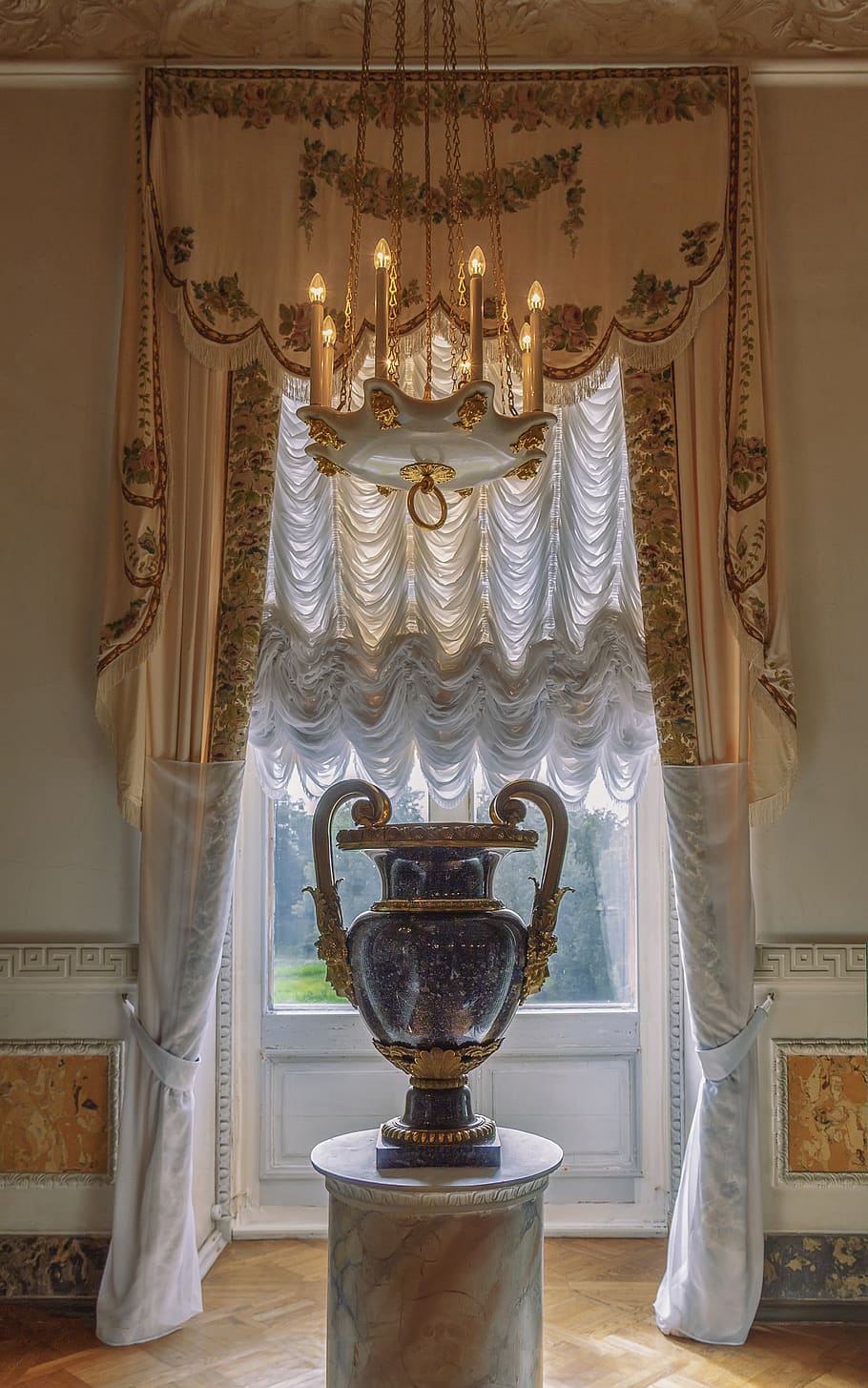 palace, museum, pavlovsk, st petersburg russia, vase, chandelier, window, blinds, russia, interior