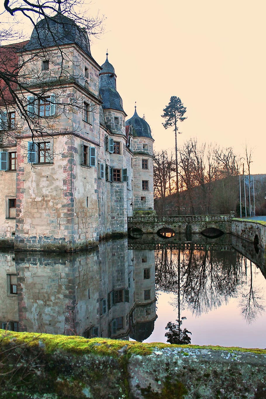 Castillo con foso, francos suizos, mittwitz, baviera, deutchland, edad media, cerca del agua, nuremberg, puente, torre