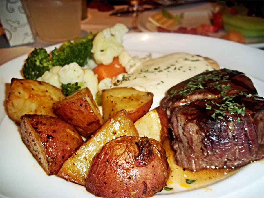 grilled, steak, broccoli, cauliflowers, cooked, food, ceramic, plate, potatoes, cauliflower