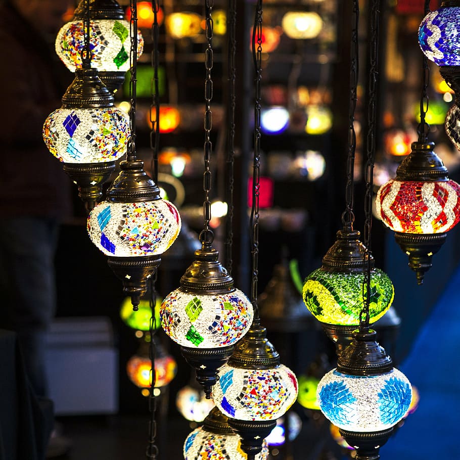 surtido, lámparas colgantes de colores, brillante, mercado de navidad, navidad, manualidades, luz, lámparas, colorido, vaso de vidrio