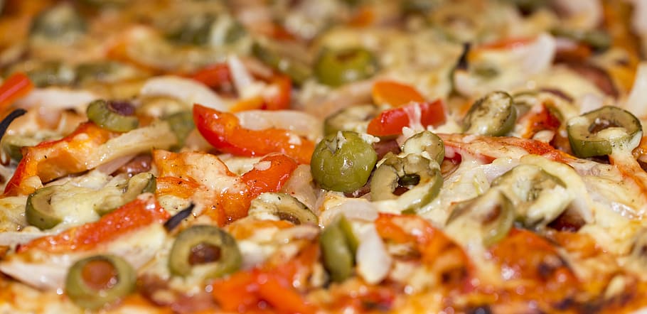 cheese, olive, chili pizza, toppings, pizza toppings, food, pizza, sauce, meal, tomato