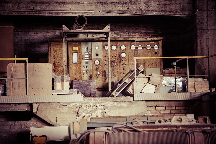 Marrón, madera, lote de tablones, antigua fábrica, abandonado, al aire libre, vacío, antiguo, edificio, fábrica