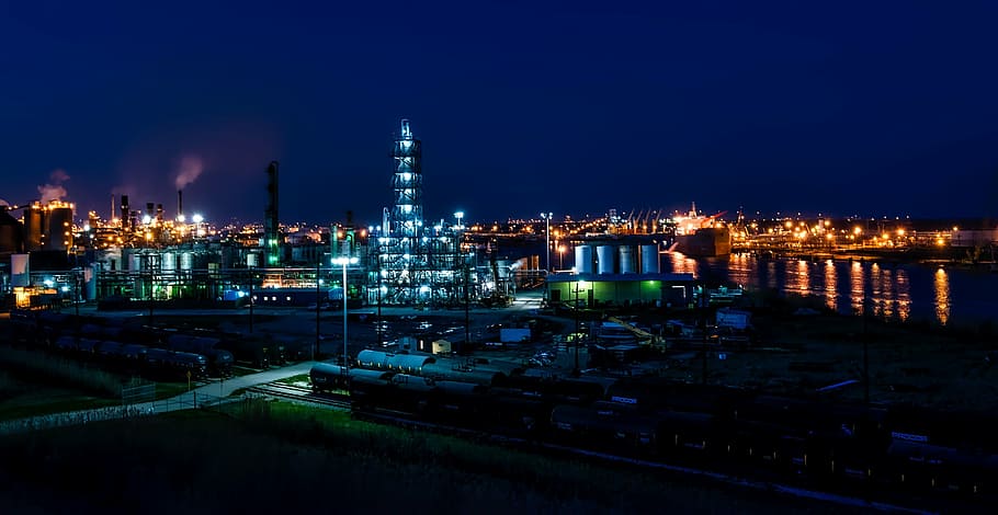 aéreo, tiro, horizonte de la ciudad, noche, Port Arthur, Texas, industria, refinería, petróleo, arquitectura