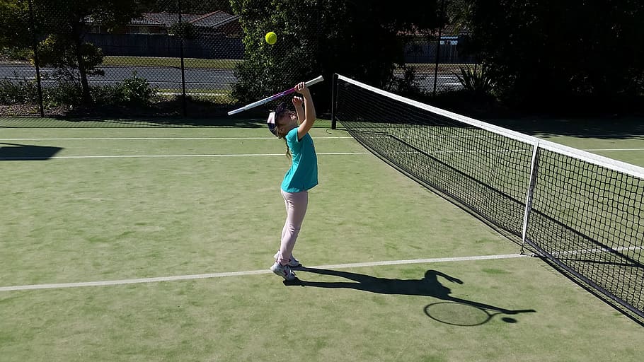 menina jogando tênis, tênis, bola, criança, esporte, atlético, diversão, atividade, raquete, saudável