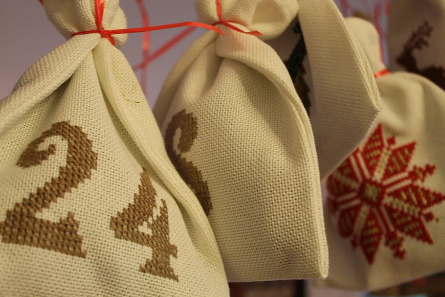 beige fabric bags, advent calendar, bag, wait, packed, gifts, advent, surprise, red, star