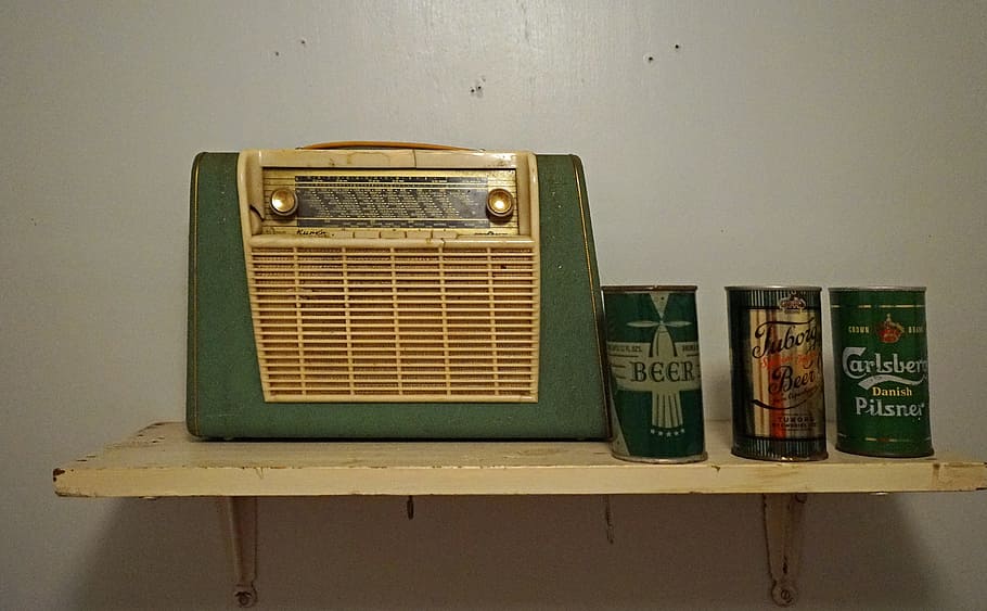 hijau, coklat, radio transistor, di samping, tiga, berbagai macam, kaleng, radio portabel, radio, 50-an