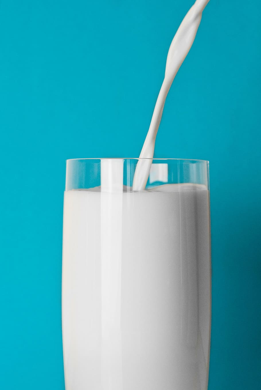 milk, pouring, white, drinking glass, cup, filled, glass, drink, colored background, studio shot