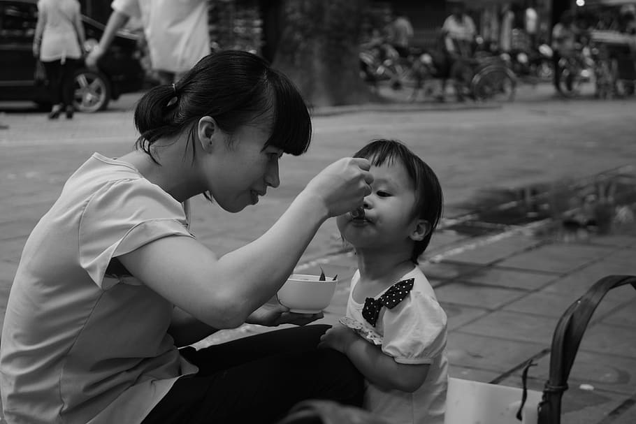 Vietnam, Madre, Niño, Alimentación, en el camino, madre-niño, dos personas, infancia, niñas, niños solamente