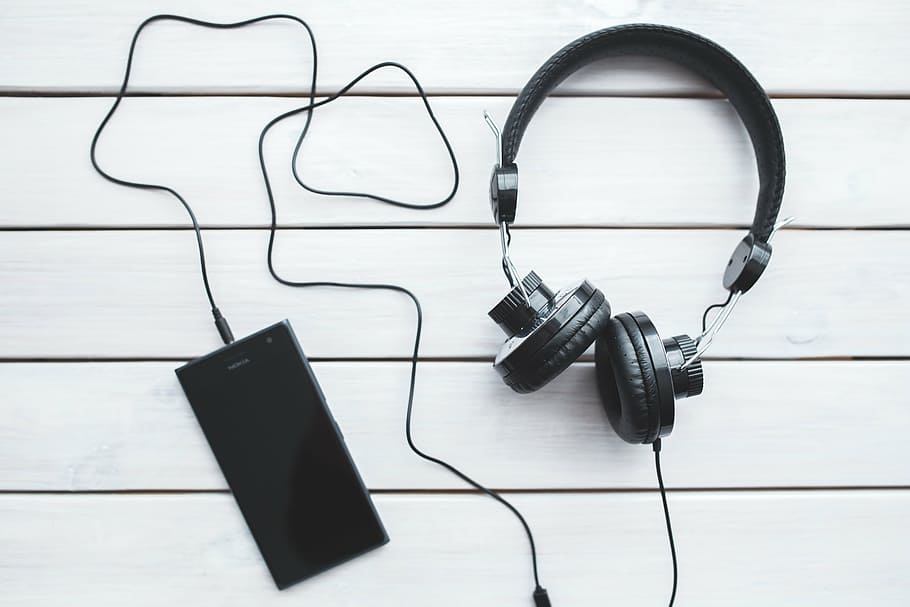 black headphones, headphones, smartphone, technology, music, listening, black, vintage, time, entertaiment