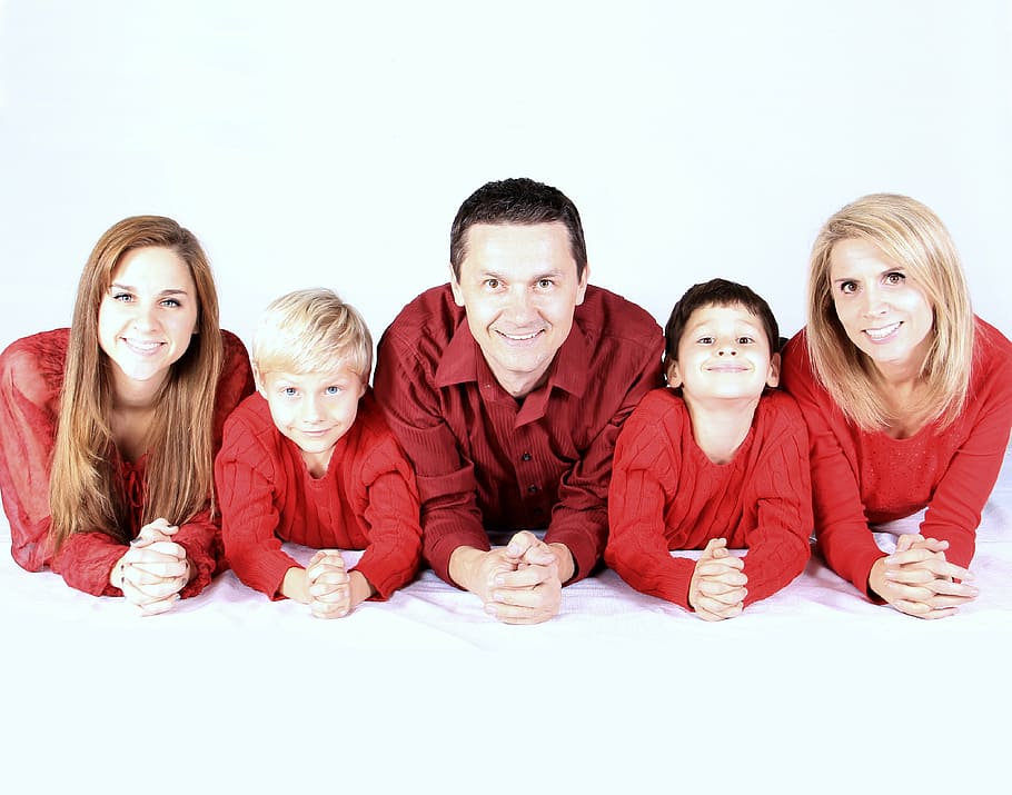 foto de família, vermelho, tops, família, crianças, feliz, pessoas, mãe, pai, criança