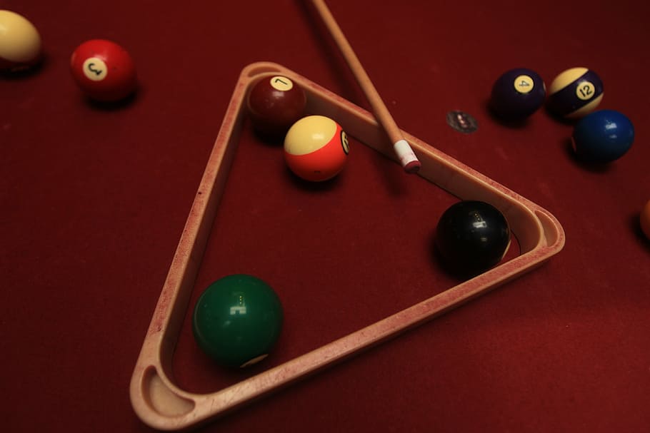 bola de billar de colores variados, interior, marrón, madera, triángulo, billar, mesa, estante, pelotas, taco