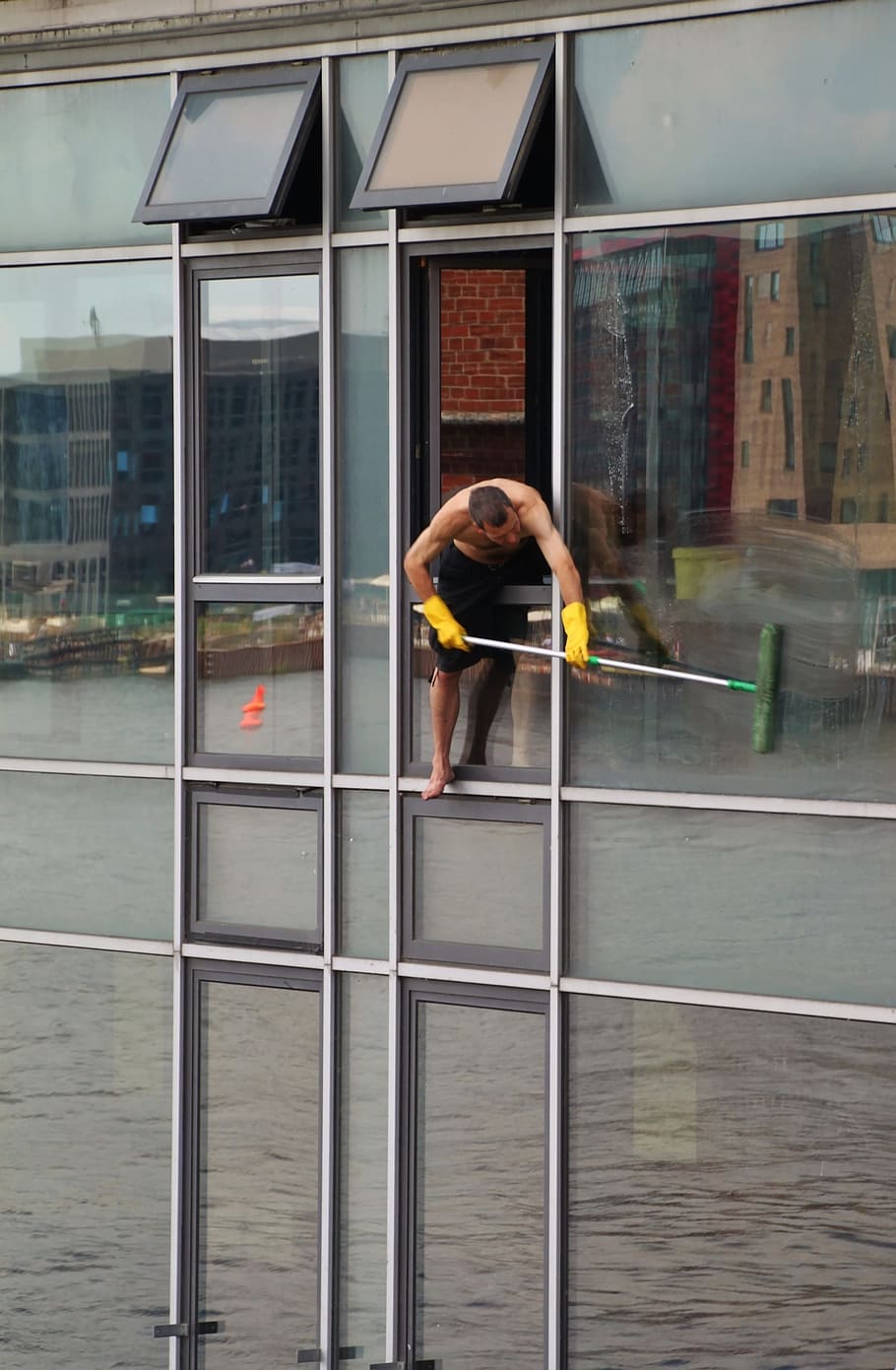man cleaning window, window cleaner, architecture, home, building, wall, window, facade, modern, germany