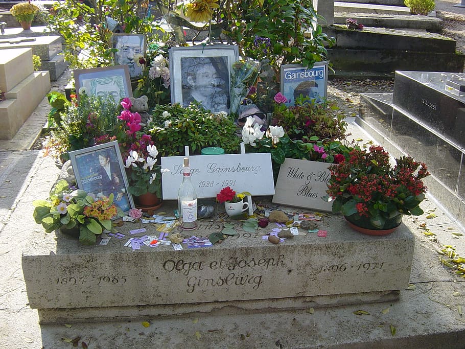 Tumba de Serge Gainsbourg, cementerio de Montparnasse, París, Francia, nombre real Lucian Ginsburg, cantante, compositor, guionista, director, actor