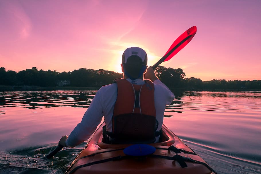 chico, hombre, kayak, remar, al aire libre, lago, agua, gimnasio, naturaleza, puesta de sol