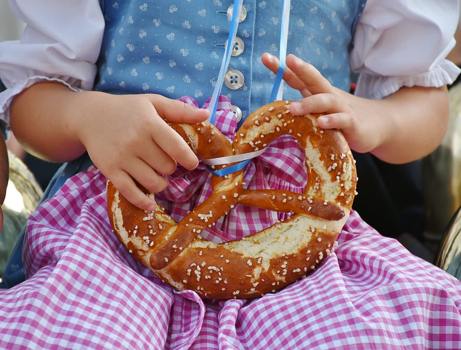 girl holding pretzel, breze, pretzels, child, girl, dirndl, dirndl dress, clothing, costume, oktoberfest