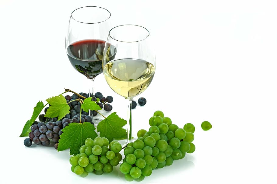 ungu, hijau, anggur, gelas anggur, dua, gelas, diisi, di samping, buah-buahan, makanan