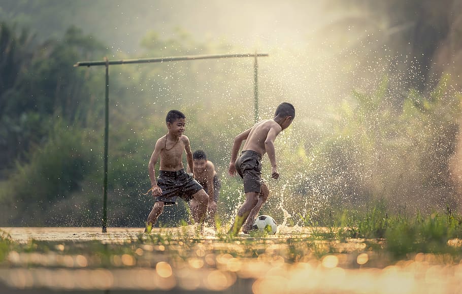 fotografia tilt-shift, crianças, jogando, agua, futebol, esportes, ação, fluente, a atividade, africanos