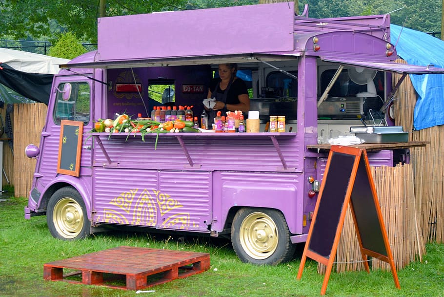 woman, inside, purple, food truck, wooden, fence, daytime, citroën hy, verkoopwagen, food festival
