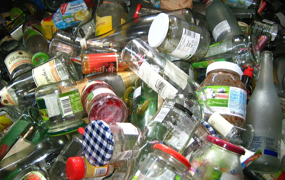 aneka botol lot, gelas, botol, wadah kaca, wadah, pengemasan, limbah, pemisahan limbah, pembuangan, tutup