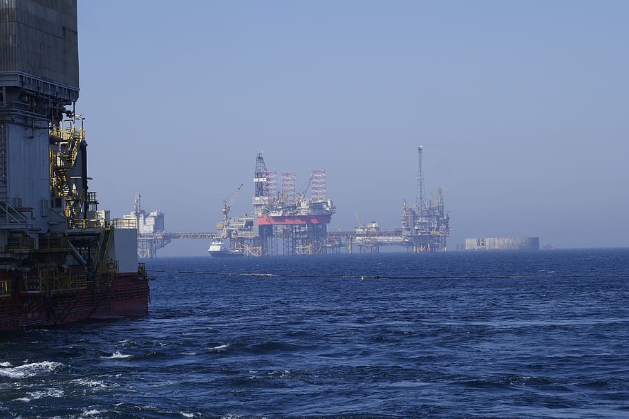 oil industry, oil, platform, drilling rigs, drilling platform, seafaring, work ships, drilling, petrochemical industry, haze