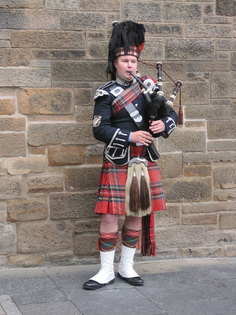 jock, bagpipes, edinburgh, wall - building feature, one person, full length, wall, child, standing, front view
