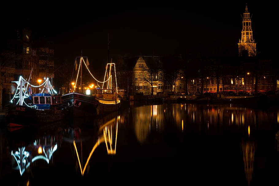 edifícios da cidade, corpo, água, noite, aldeia, luzes, Groningen, Holanda, barcos, canal